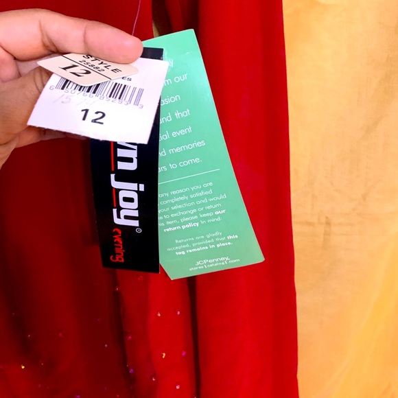 Red long sleeve flowy top with bead details - Picture 6 of 8